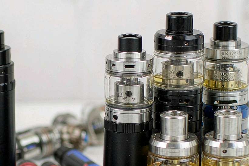 Restocking Elektronna Ya Sisgareta pods — container load