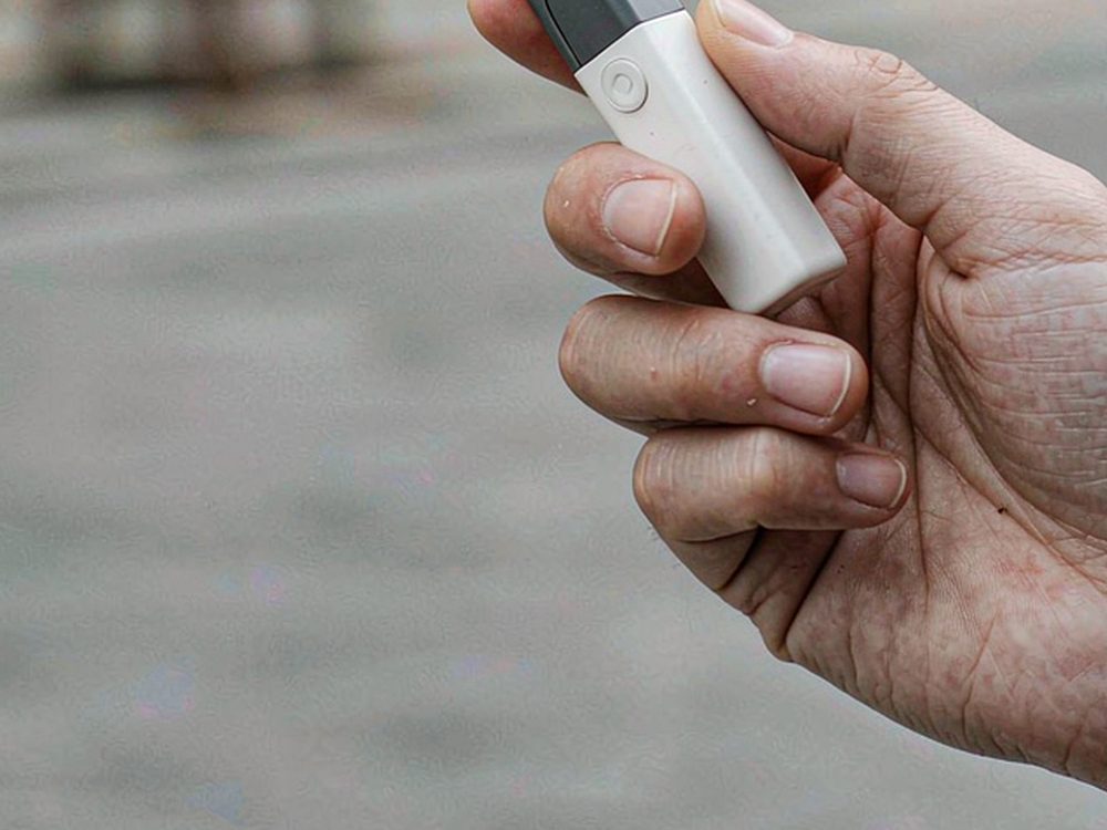 Restocking Elektronna Ya Sisgareta products in Madrid — bulk case