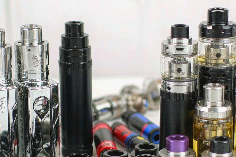 Restocking Elektronna Ya Sisgareta products in Madrid — EU stock