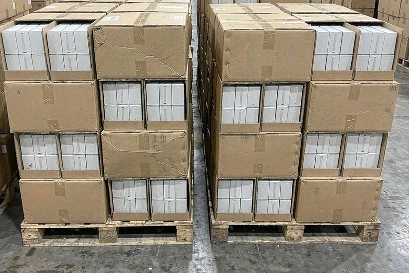 Restocking Elektronna Ya Sisgareta tanks — bulk case