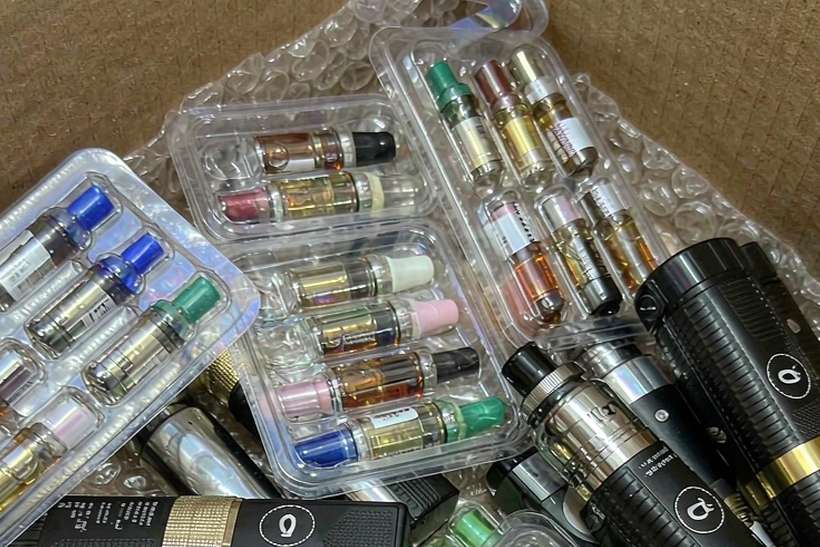 Shipping Guide for Elektronna Ya Sisgareta products in Madrid — Middle East