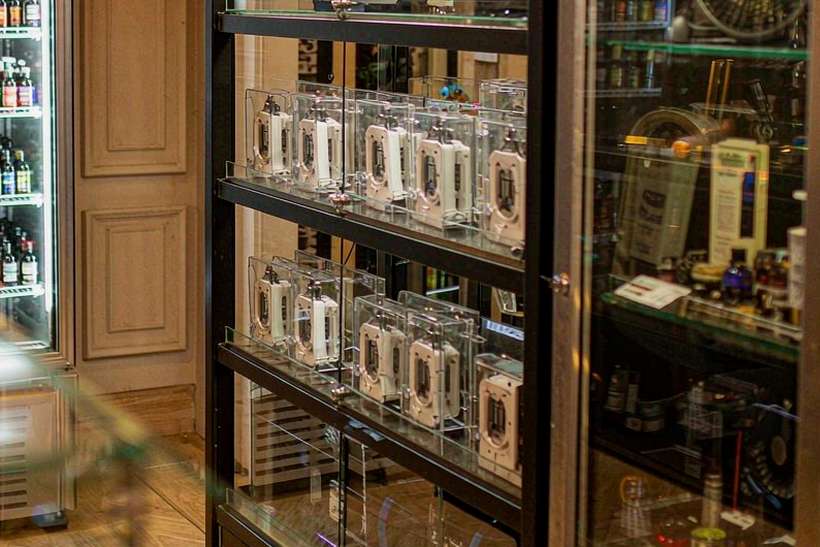 Warehouse Options for Elektronna Ya Sisgareta in Madrid — limited batch
