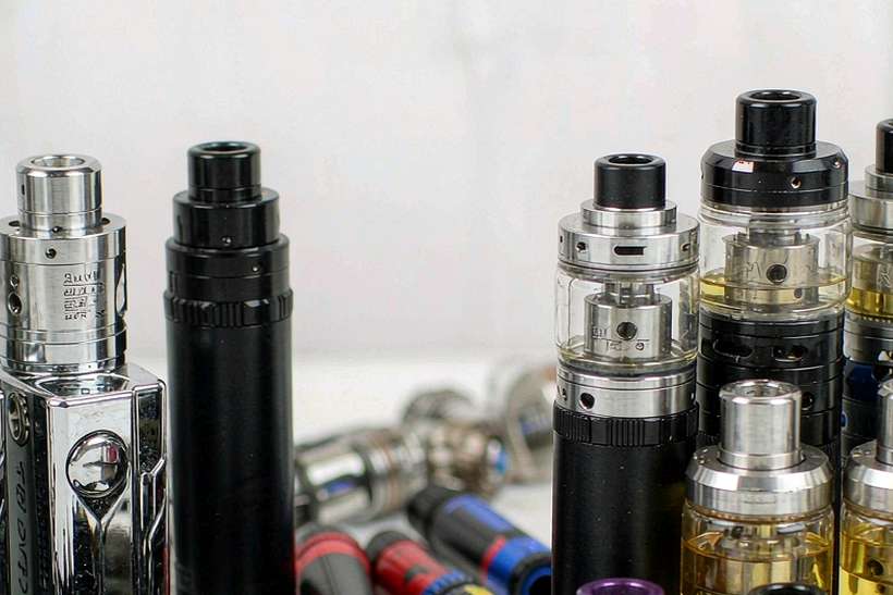 Warranty Notes for Elektronna Ya Sisgareta products in Madrid — limited batch
